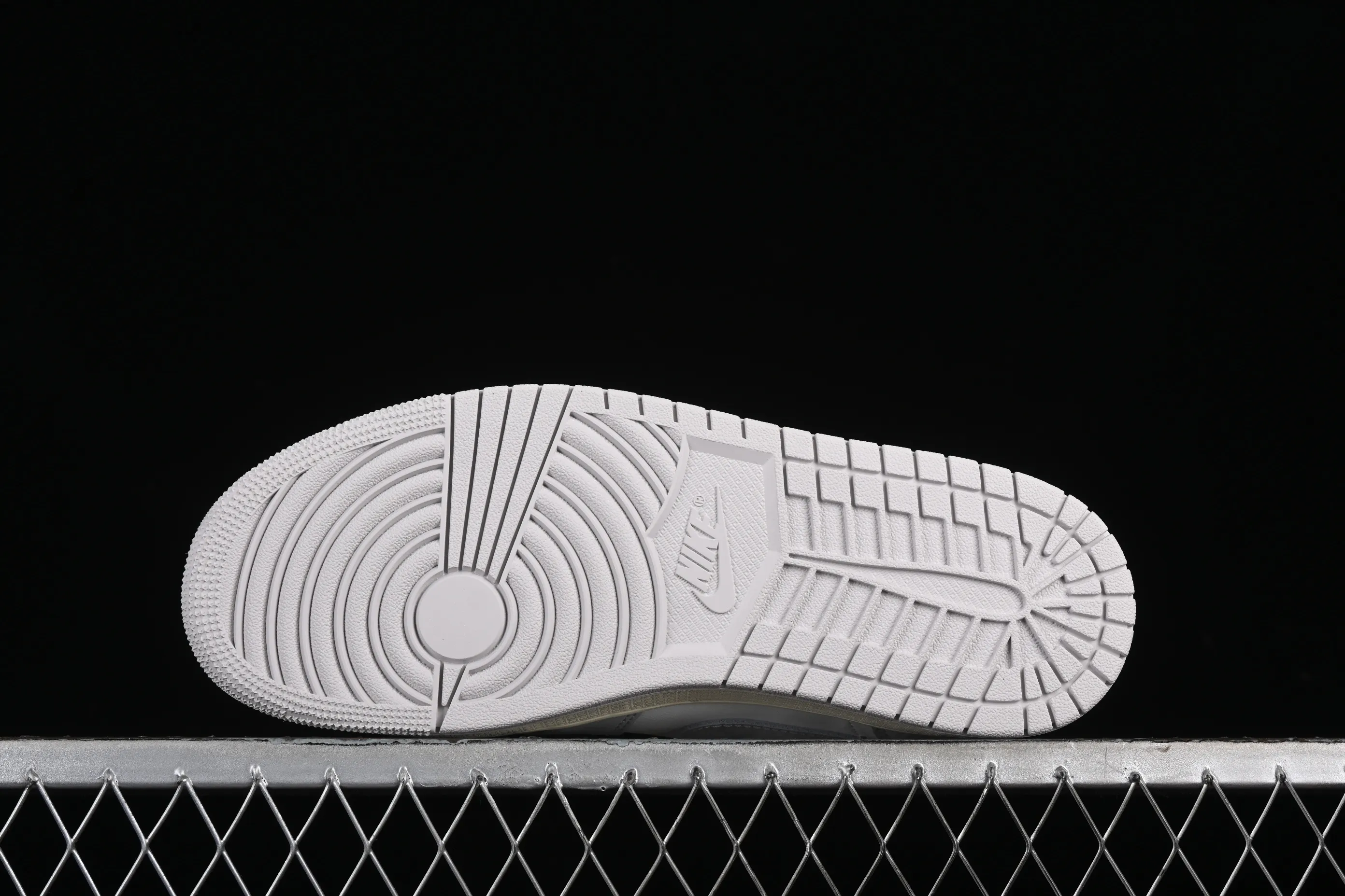 All categories Air Jordan Jordan series basketball shoes Air Jordan 1 Low G version pure original Air Jordan 1 Low AJ1 Joe 1 white gray low-top cultural casual sneakers DC0774-103